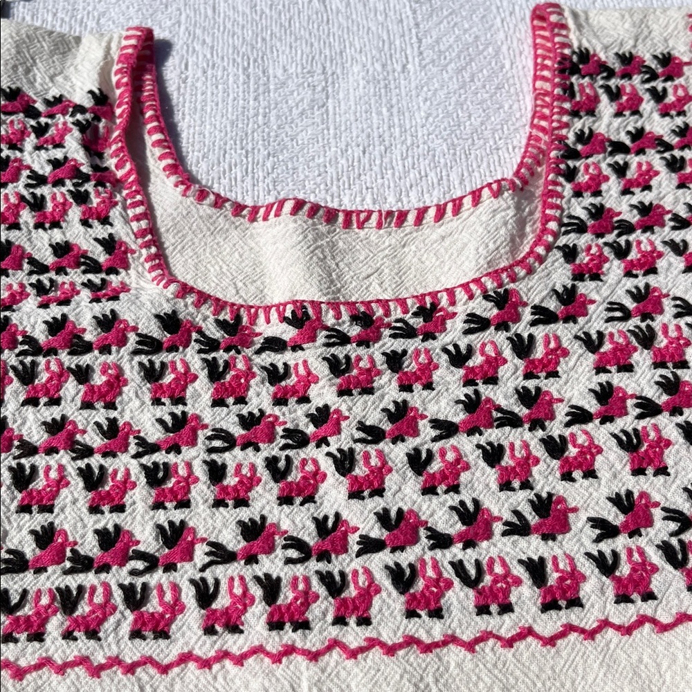 Mexican Embroidered Top - Picture 3 of 6
